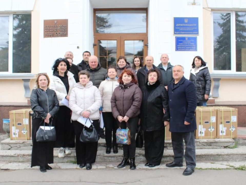 У дев’яти громадах Коростенського району соцзаклади отримали сучасні зарядні станції