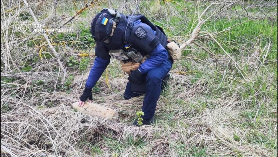 У лісі поблизу одного з сіл Овруччини місцеві виявили боєприпас
