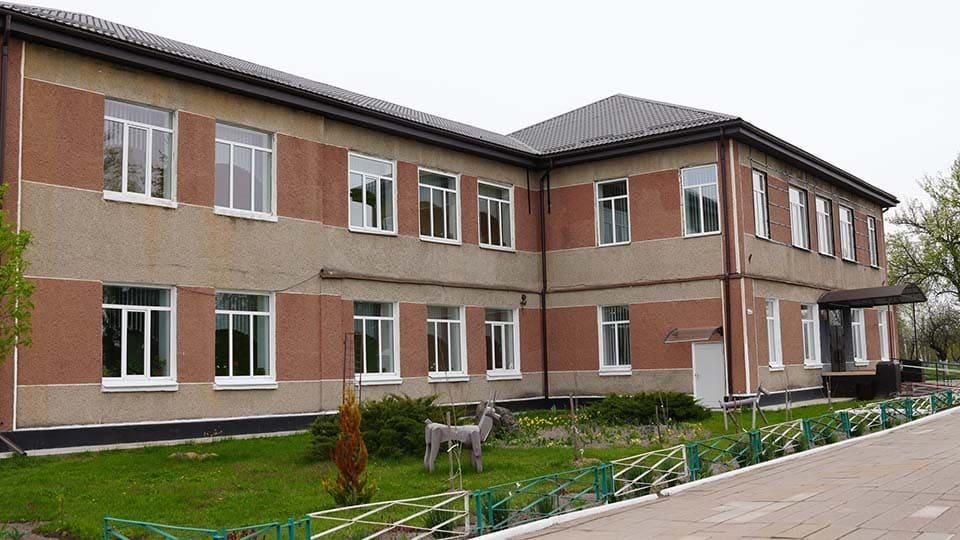 Керівник ОВА зʼїздив до Ушомирської громади подивитися ліцей та відвідав районну лікарню