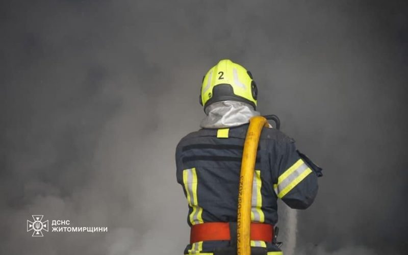 Черговий удар по Житомирщині: рятувальники ліквідували пожежі на кількох об’єктах