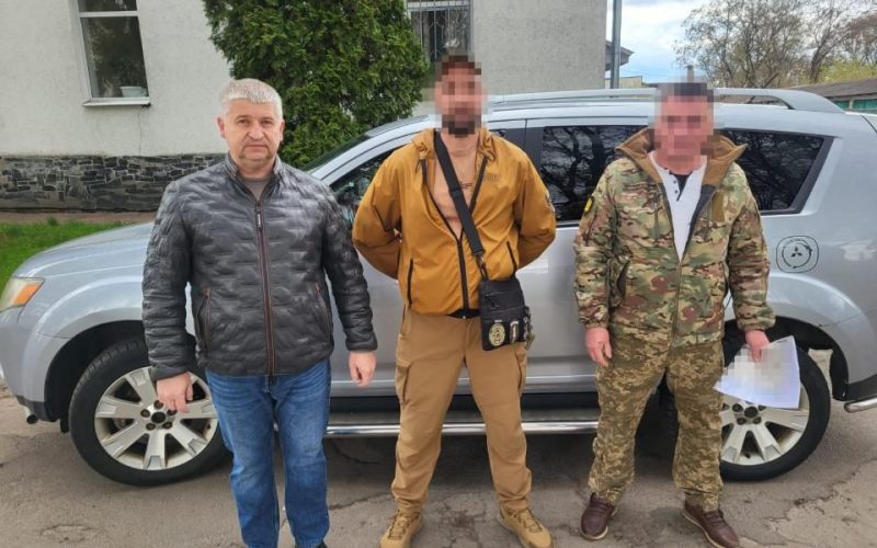 Олевська громада зібрала кошти та придбала автомобіль для земляка-військового