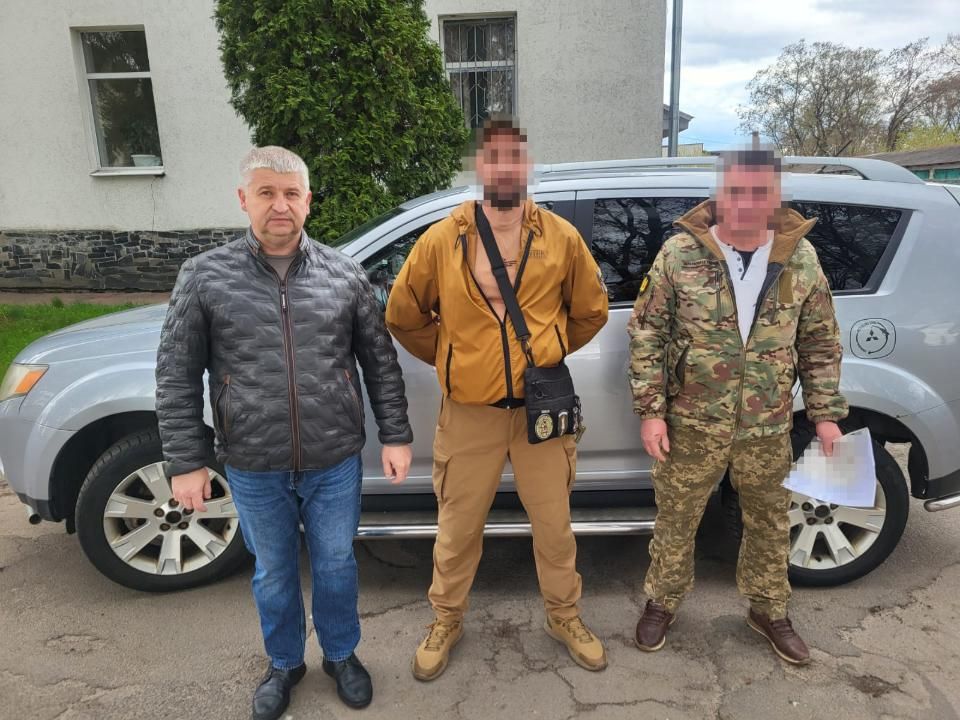 Олевська громада зібрала кошти та придбала автомобіль для земляка-військового
