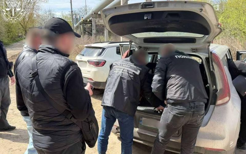 Юні рівненчанини хотіли підзаробити та залучили до схеми «виїзду» за кордон житомирянина: обстежували місцевість Олевщини