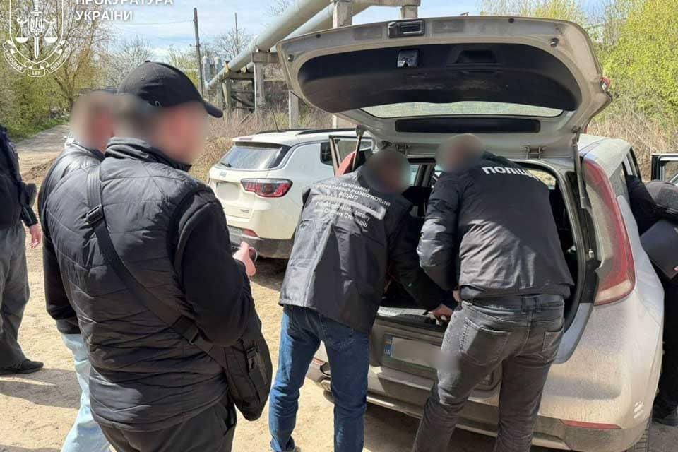 Юні рівненчанини хотіли підзаробити та залучили до схеми «виїзду» за кордон житомирянина: обстежували місцевість Олевщини