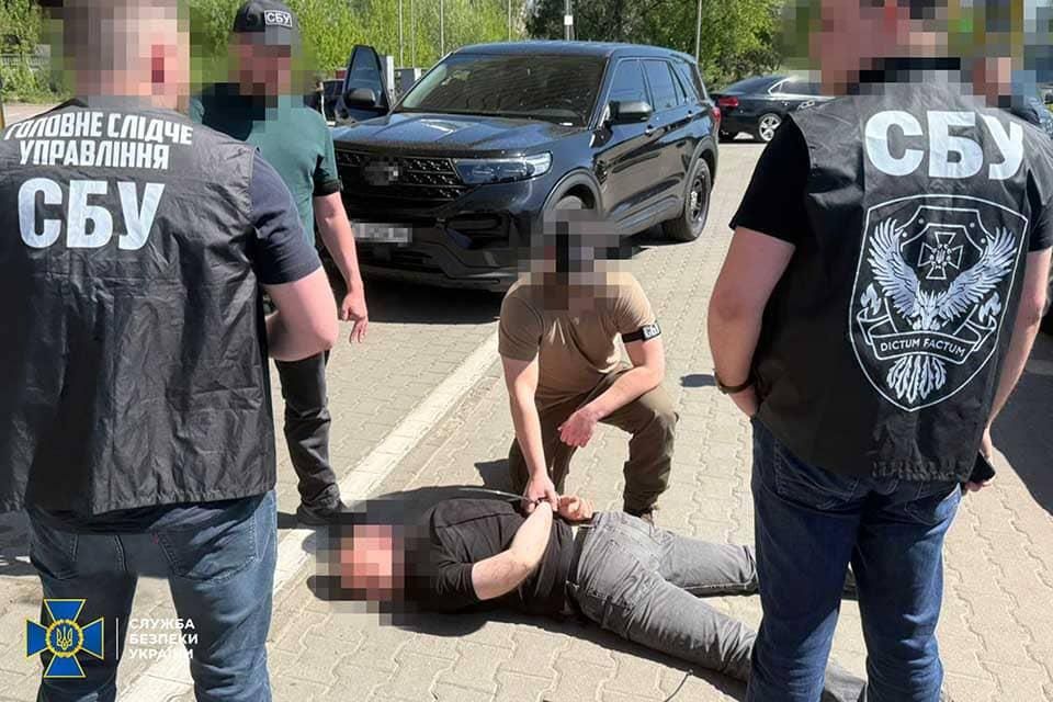 Керівника Житомирського обласного ТЦК затримали на хабарі: вимагав кошти з підприємця за «непризов» його працівників