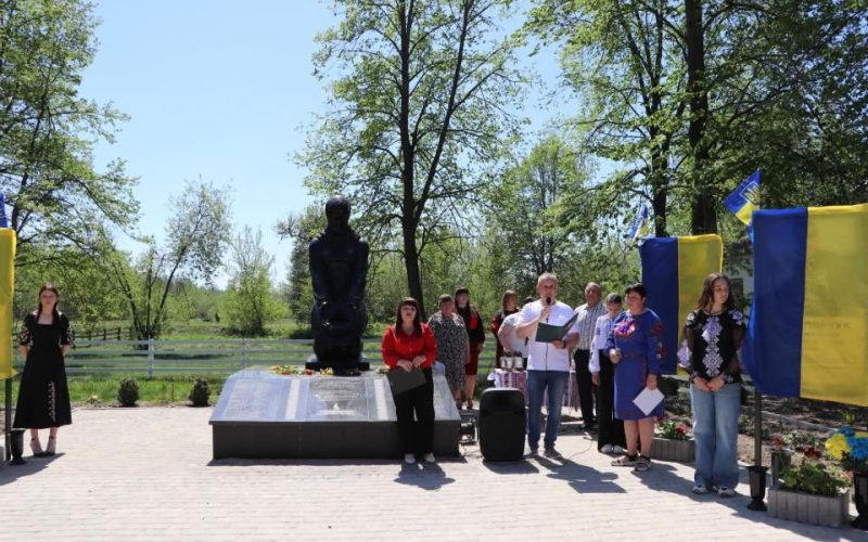 У селі Олевської громади відкрили Алею Героїв
