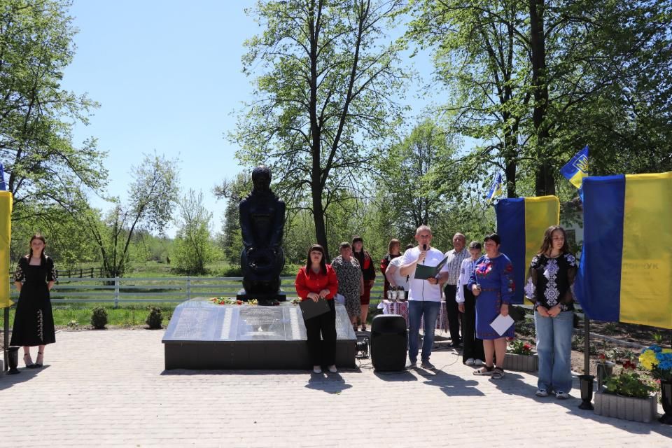 У селі Олевської громади відкрили Алею Героїв