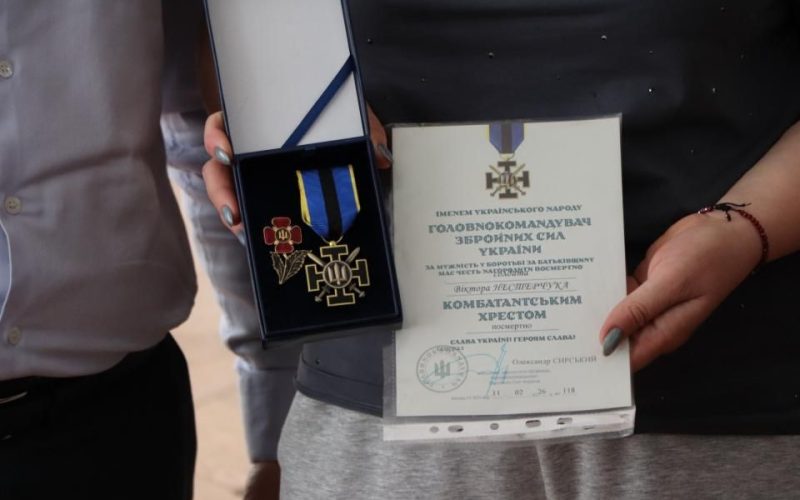 В Олевську вшанували пам’ять загиблих Героїв: родини отримали державні та відомчі відзнаки
