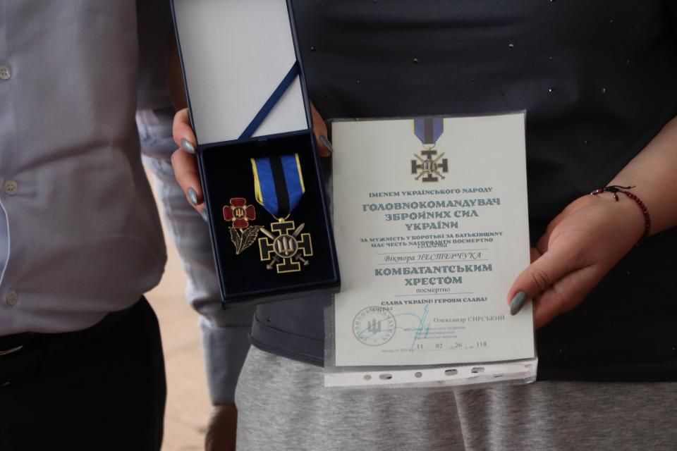 В Олевську вшанували пам’ять загиблих Героїв: родини отримали державні та відомчі відзнаки