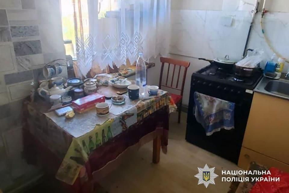 У селищі Коростенського району під час застілля посперечались знайомі: молодший забив старшого до смерті