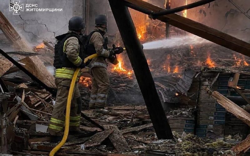 Під час атаки на Житомирщину рф пошкодила об’єкти Укрзалізниці та енергетики: двох жінок госпіталізували