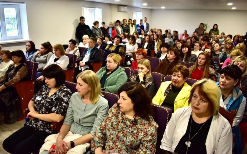 У міській лікарні Коростеня вітали медсестер зі святом: відзначили й фахівців, що були залучені до операції з трансплантації