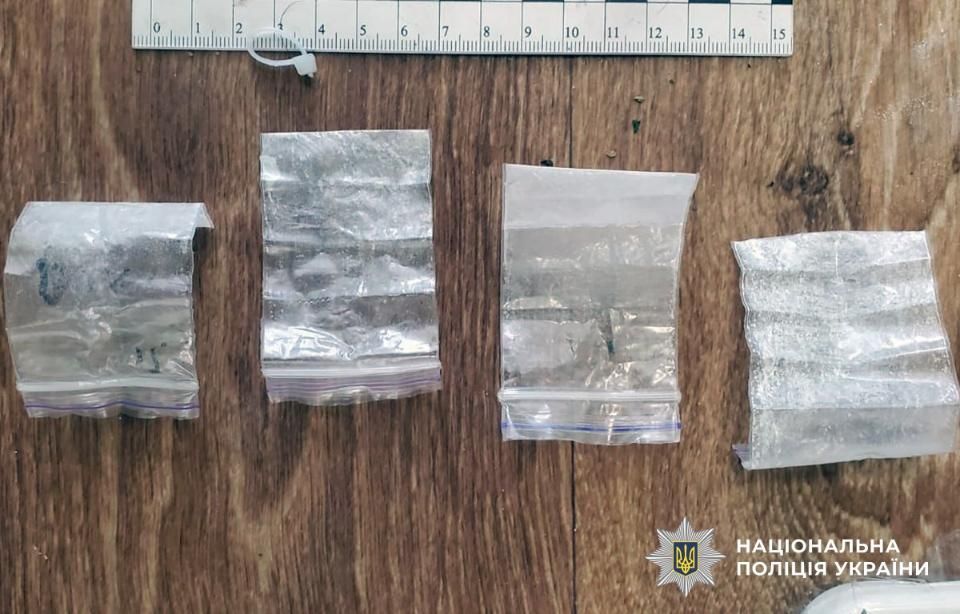 У Коростені повідомили про підозру 23-річному молодику: замовляв та зберігав наркотики