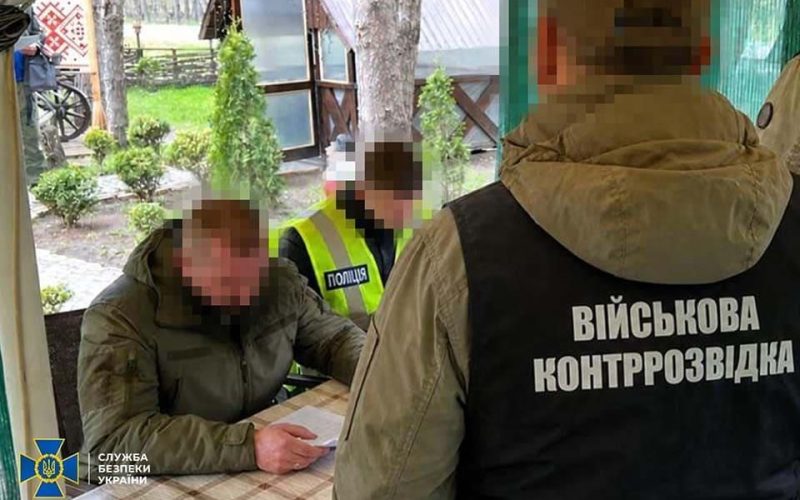 На Житомирщині затримали командира, який оформлював “тилові” посади для знайомих і родичів: гроші привласнював