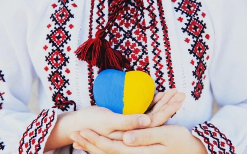 Акція “Вишита стрічка пам’яті”, виставка-ярмарок, концерт – як пройде День вишиванки у Малині