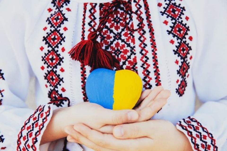 Акція “Вишита стрічка пам’яті”, виставка-ярмарок, концерт – як пройде День вишиванки у Малині