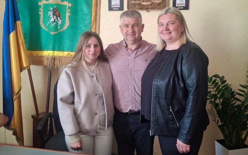 У селі на Олевщині відбувся благодійний концерт та лотерея до Дня матері: зібрали понад 16 тис. грн на потреби ЗСУ