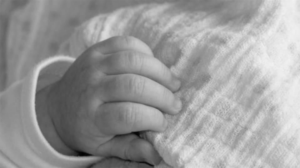 Суд в Олевську виніс вирок жінці, яка народила дитину на літній кухні та перекрила їй доступ до повітря ваткою
