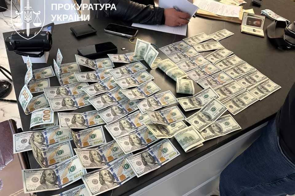 Поліція прикривала “порноофіси” – затримали заступника керівника ГУНП у Житомирській області