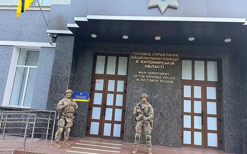 Заступника начальника поліції Житомирщини, якого затримали у справі про хабар, відсторонили від посади