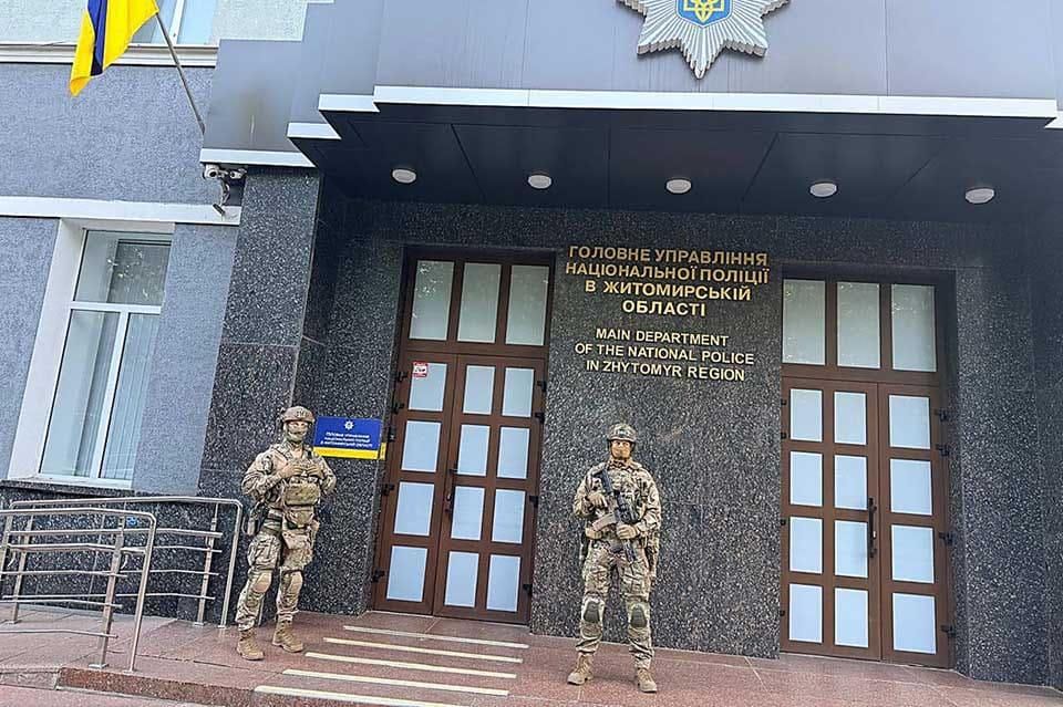 Заступника начальника поліції Житомирщини, якого затримали у справі про хабар, відсторонили від посади
