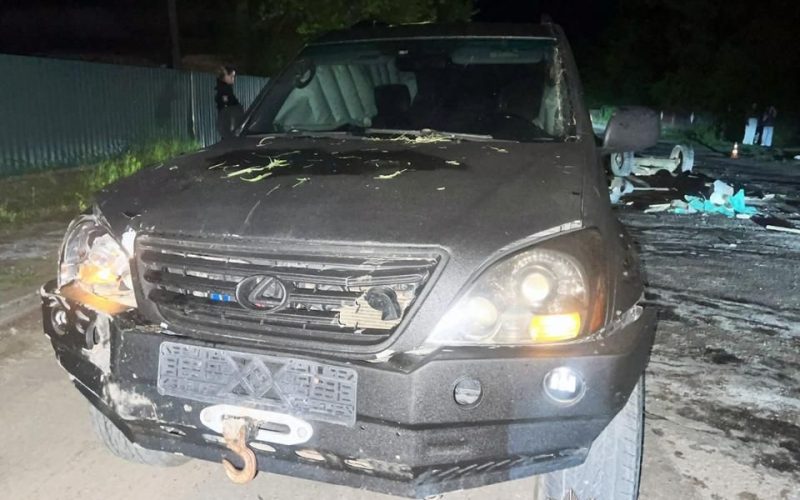 В Олевську п’яний житель Рівненщини на Lexus зіштовхнувся з мотоблоком: одного з водіїв госпіталізували