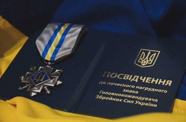 Військовий Микола Рак з Лугинської громади нагороджений нагрудним знаком “Срібний хрест”