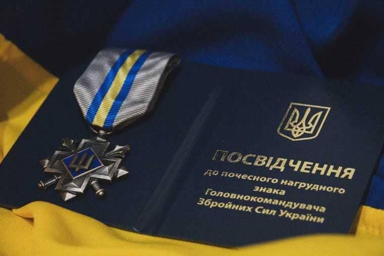Військовий Микола Рак з Лугинської громади нагороджений нагрудним знаком “Срібний хрест”