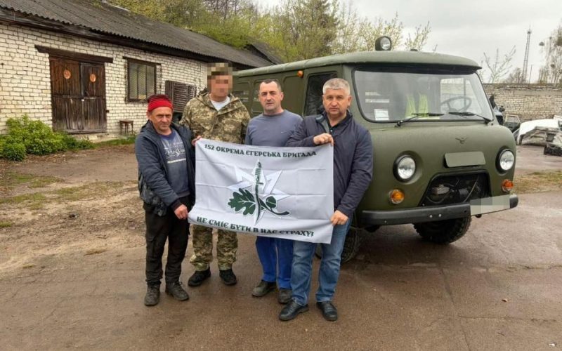 Олевська громада зібрала кошти та придбала автомобіль для земляка-захисника