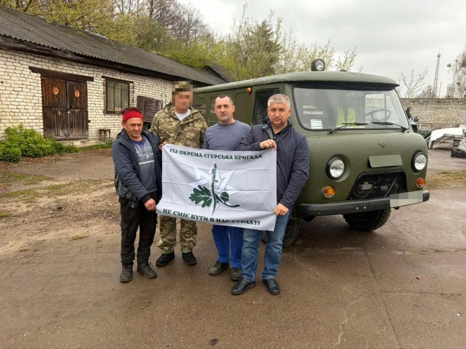 Олевська громада зібрала кошти та придбала автомобіль для земляка-захисника