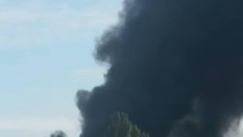 Під час повітряної тривоги у Коростені пролунало близько 7 вибухів: над містом піднявся дим