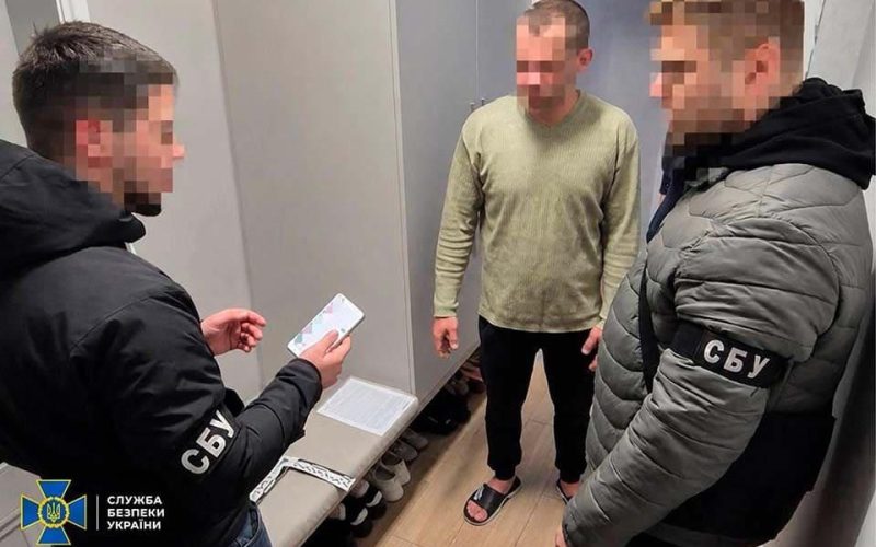 Правоохоронці викрили чоловіка з молодою жінкою, які у соцмережі повідомляли про “точки” вручення повісток на Житомирщині та Рівненщині