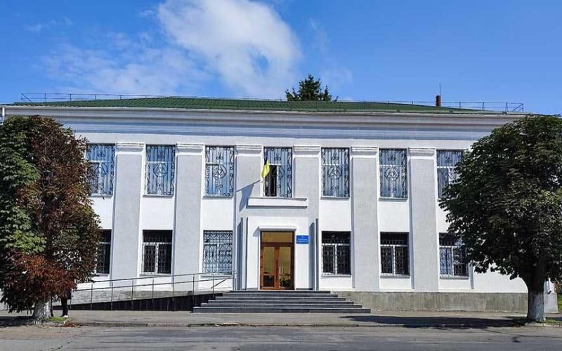 Апеляційний суд зобов’язав адвокатів, які користувалися приміщеннями Малинського райсуду, звільнити кабінети