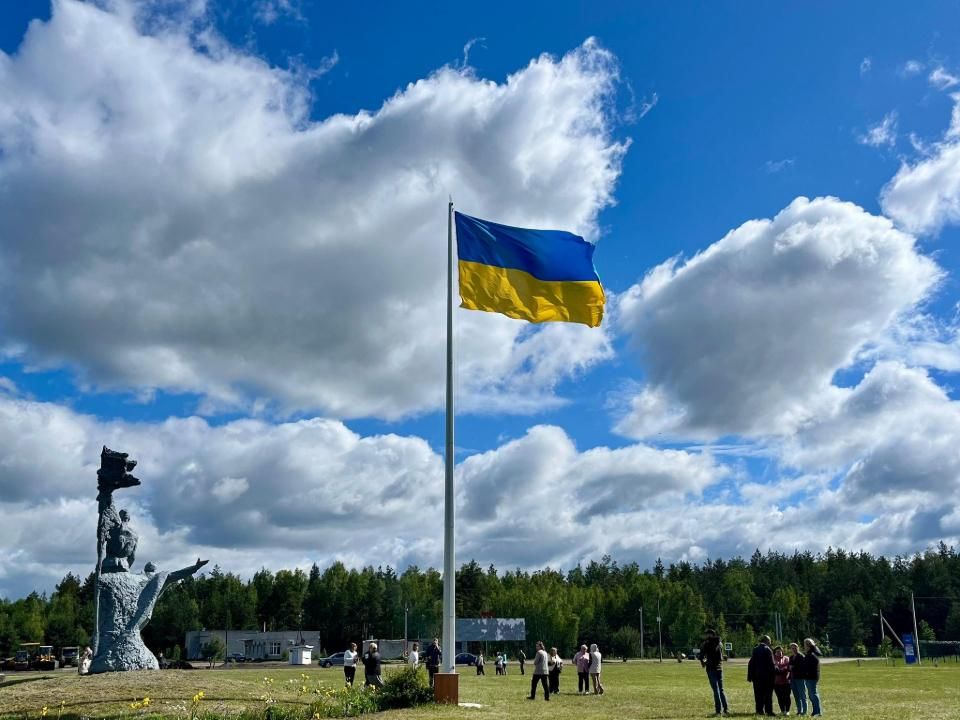 В Ушомирській громаді встановили флагшток із Державним Прапором України