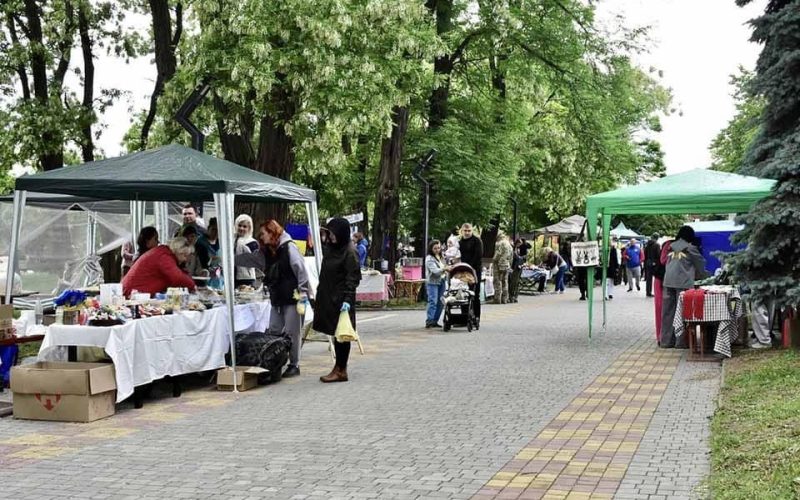 Благодійний ярмарок, майстер-класи та виступ оркестру – Коростень відзначив День міста