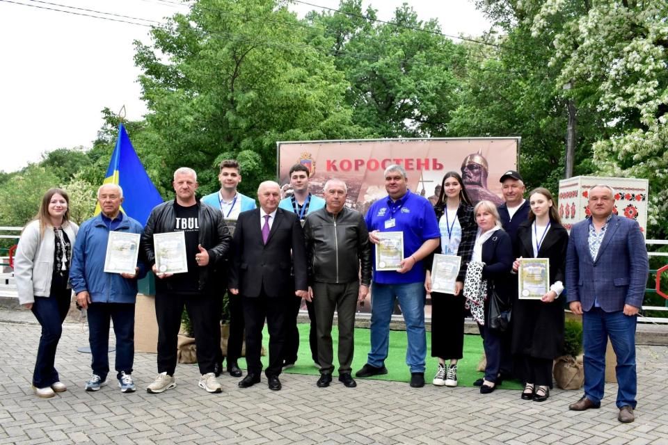 У Коростені відзначили волонтерів, які допомагали постраждалим жителям мікрорайону Бровар після ракетного удару