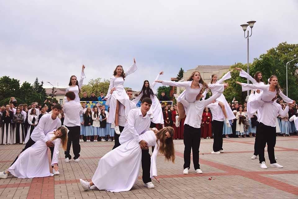 Випускники декількох ліцеїв взяли участь у фестивалі «Коростенський вальс»