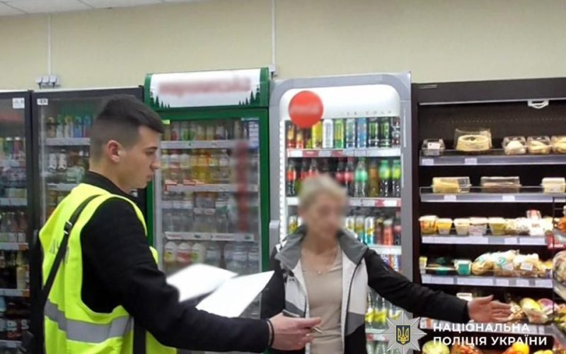 На Житомирщині чоловік після крадіжки товару в магазині побився з продавчинями