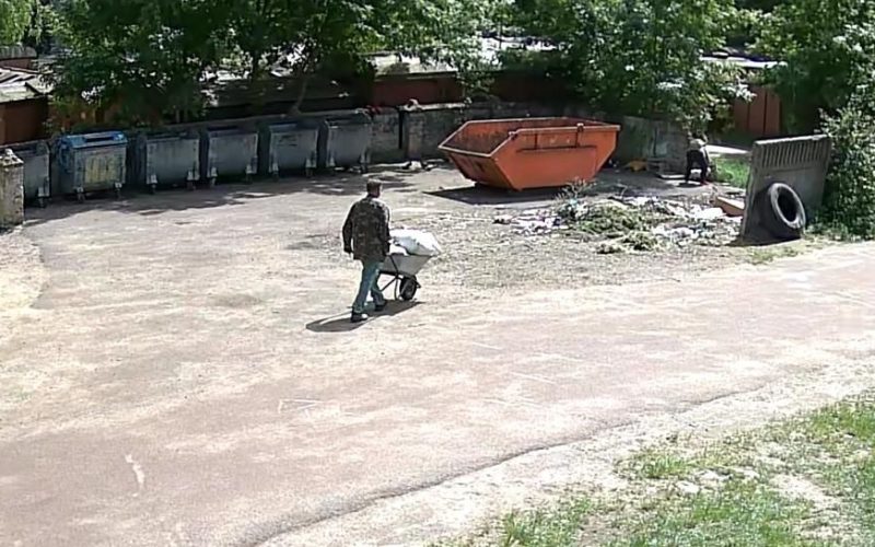 Коростенські комунальники знову зафіксували порушників, які викидають сміття не за правилами