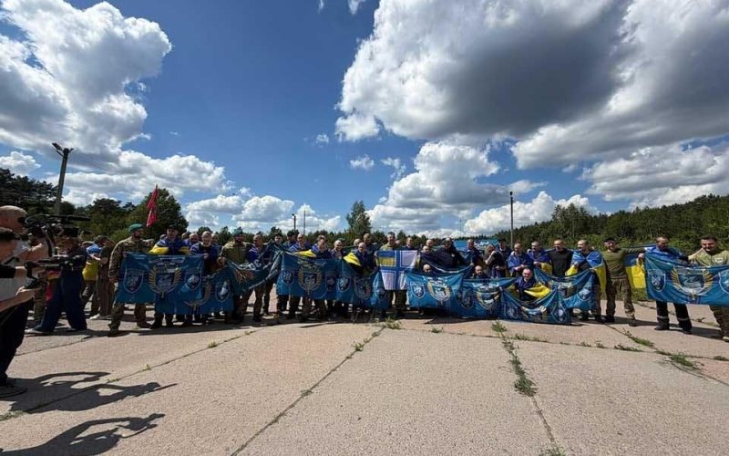 Новий обмін з РФ: з полону повернулись 186 українців