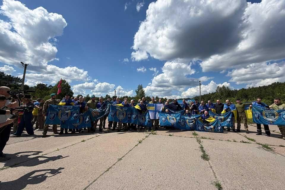 Новий обмін з РФ: з полону повернулись 186 українців