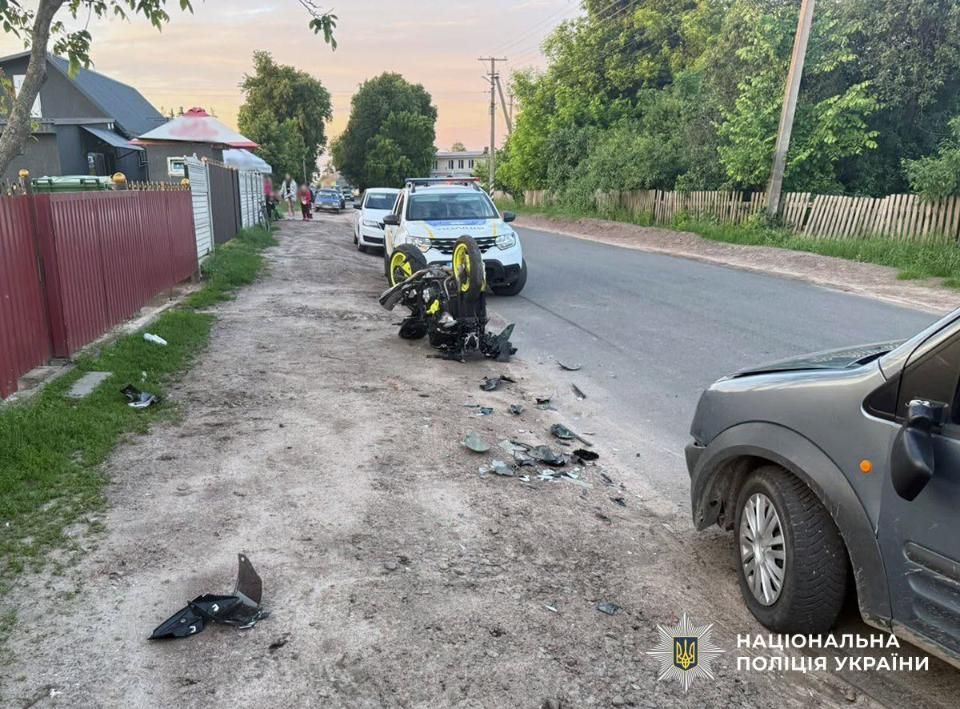 В Ушомирі п’яний водій на Ford зіштовхнувся з коростенцем на мотоциклі: потерпілого госпіталізували