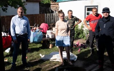 Керівник Житомирської ОВА поїхав до Ушомира подивитися, як негода підтопила будинки та зруйнувала греблю