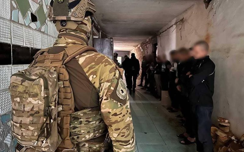 Гарантували роботу та житло, але утримували в рабстві: з трудового полону на Житомирщині звільнили 12 осіб