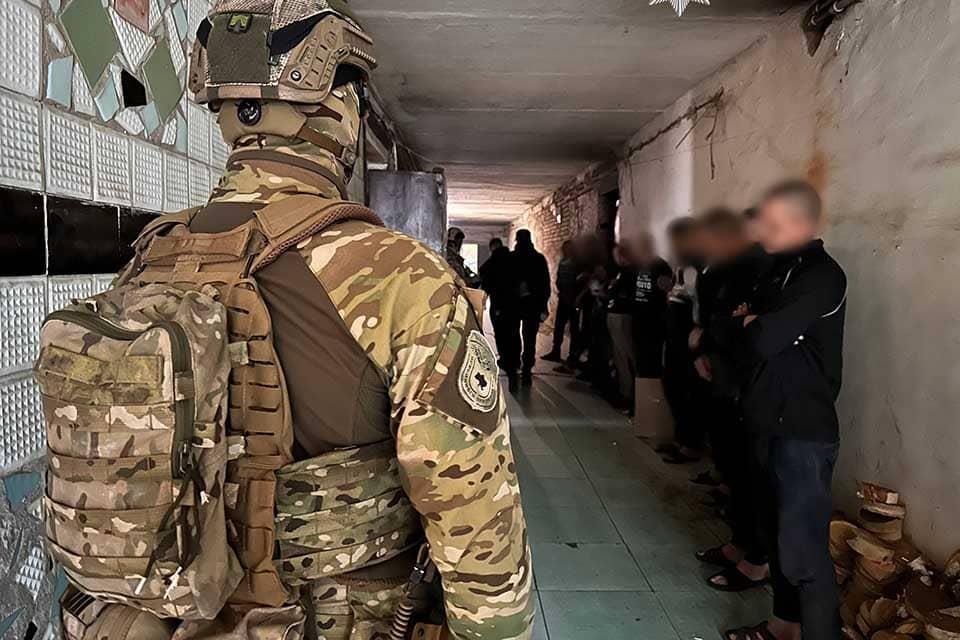 Гарантували роботу та житло, але утримували в рабстві: з трудового полону на Житомирщині звільнили 12 осіб