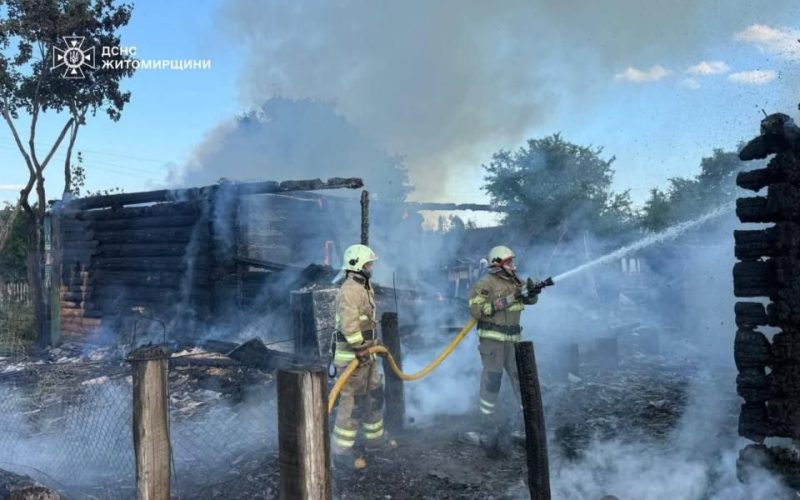 У селі на Овруччині горіли дерев’яна оселя, дровітня та літня кухня