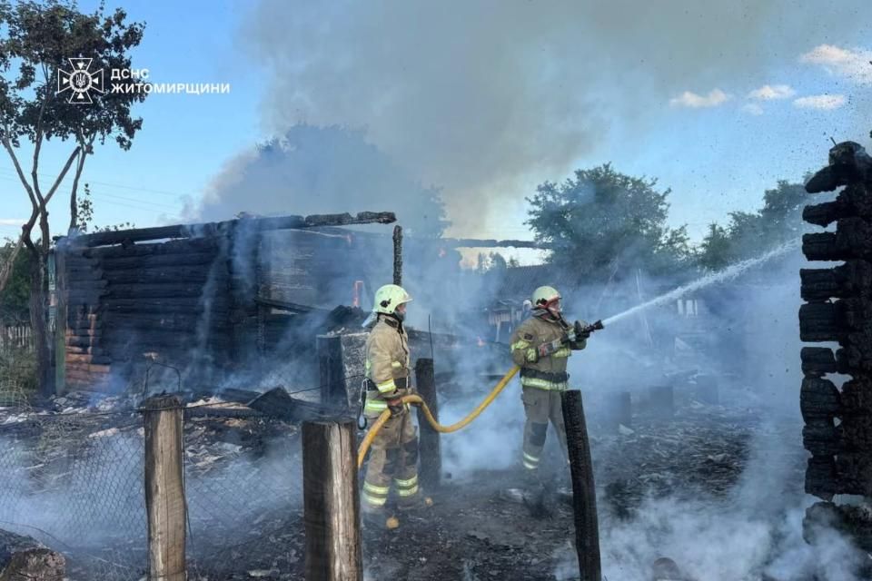 У селі на Овруччині горіли дерев’яна оселя, дровітня та літня кухня