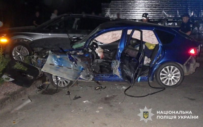 Поліцейські розповіли подробиці ДТП в Овручі за участі Subaru та припаркованих автівок