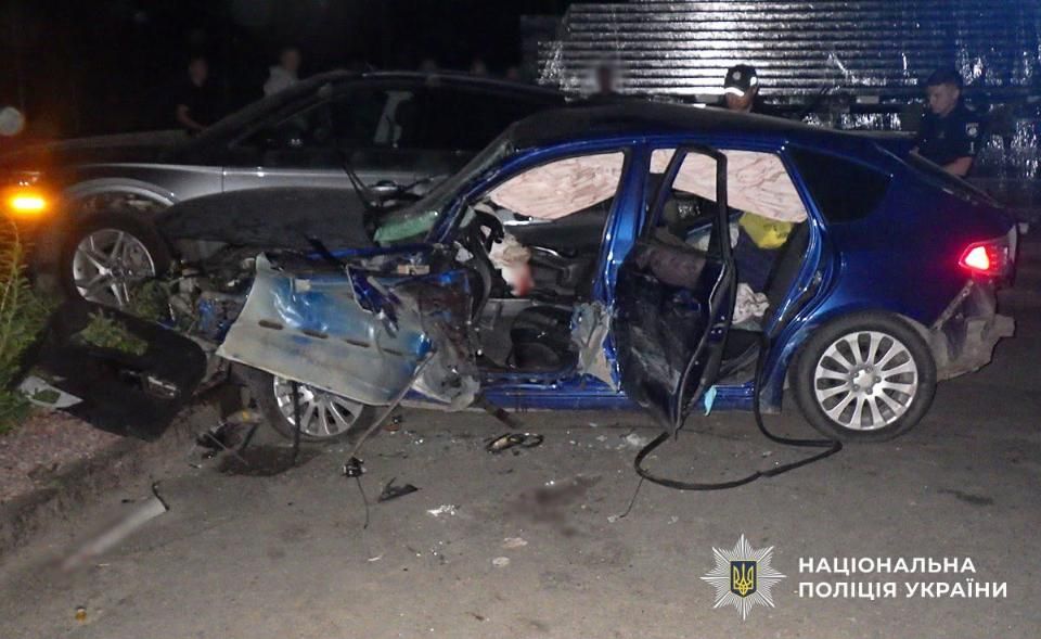 Поліцейські розповіли подробиці ДТП в Овручі за участі Subaru та припаркованих автівок