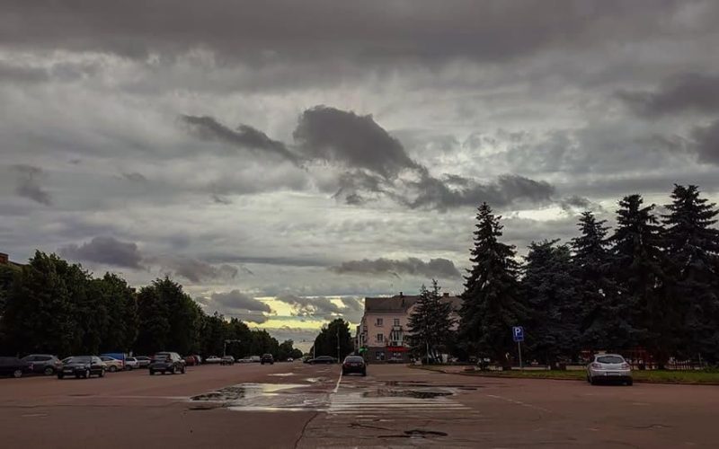 Короткочасні дощі та до 22° тепла – погода на вихідних в Коростенському районі
